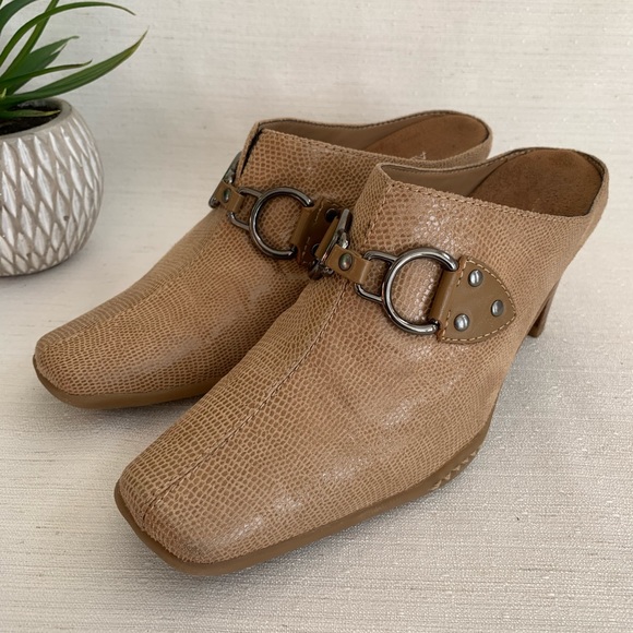 Aerosoles Cinch Worm Tan Snakeskin Heeled Mules Woman’s 8M - Picture 5 of 12
